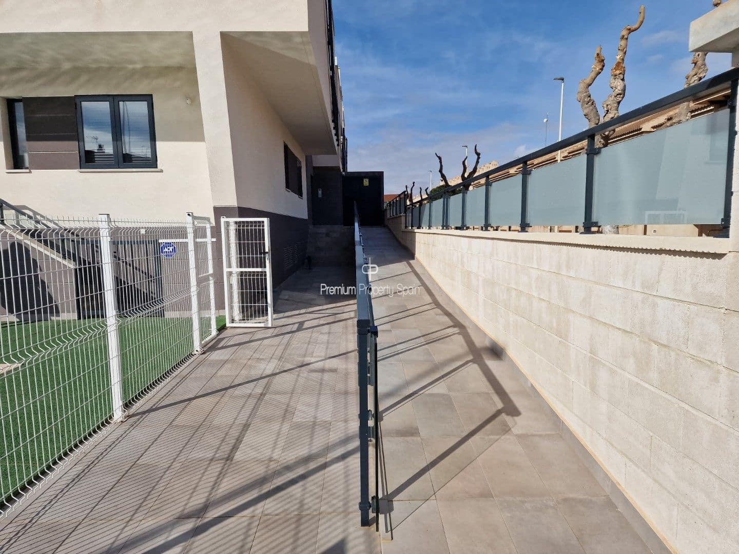 3 bedroom Flat for sale in Los Alcazares with pool garage - € 220,000 (Ref: 8055318)