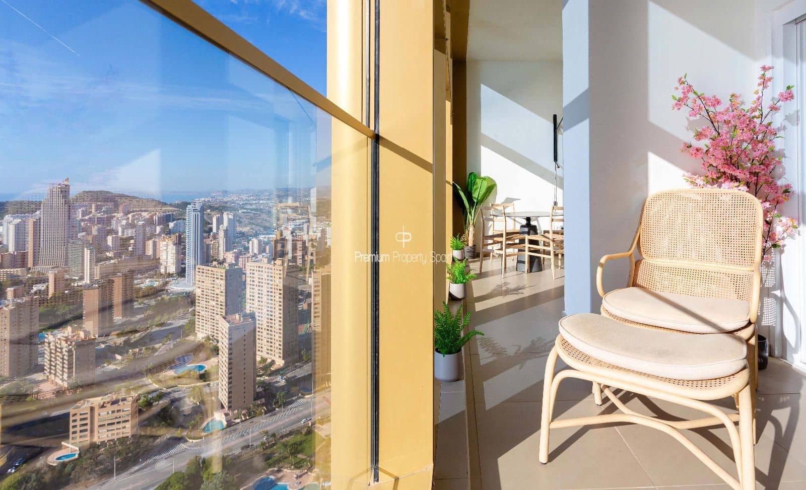 2 makuuhuone Asunto myytävänä paikassa Benidorm mukana uima-altaan 
autotalli - 513 000 € (Ref: 9394099)