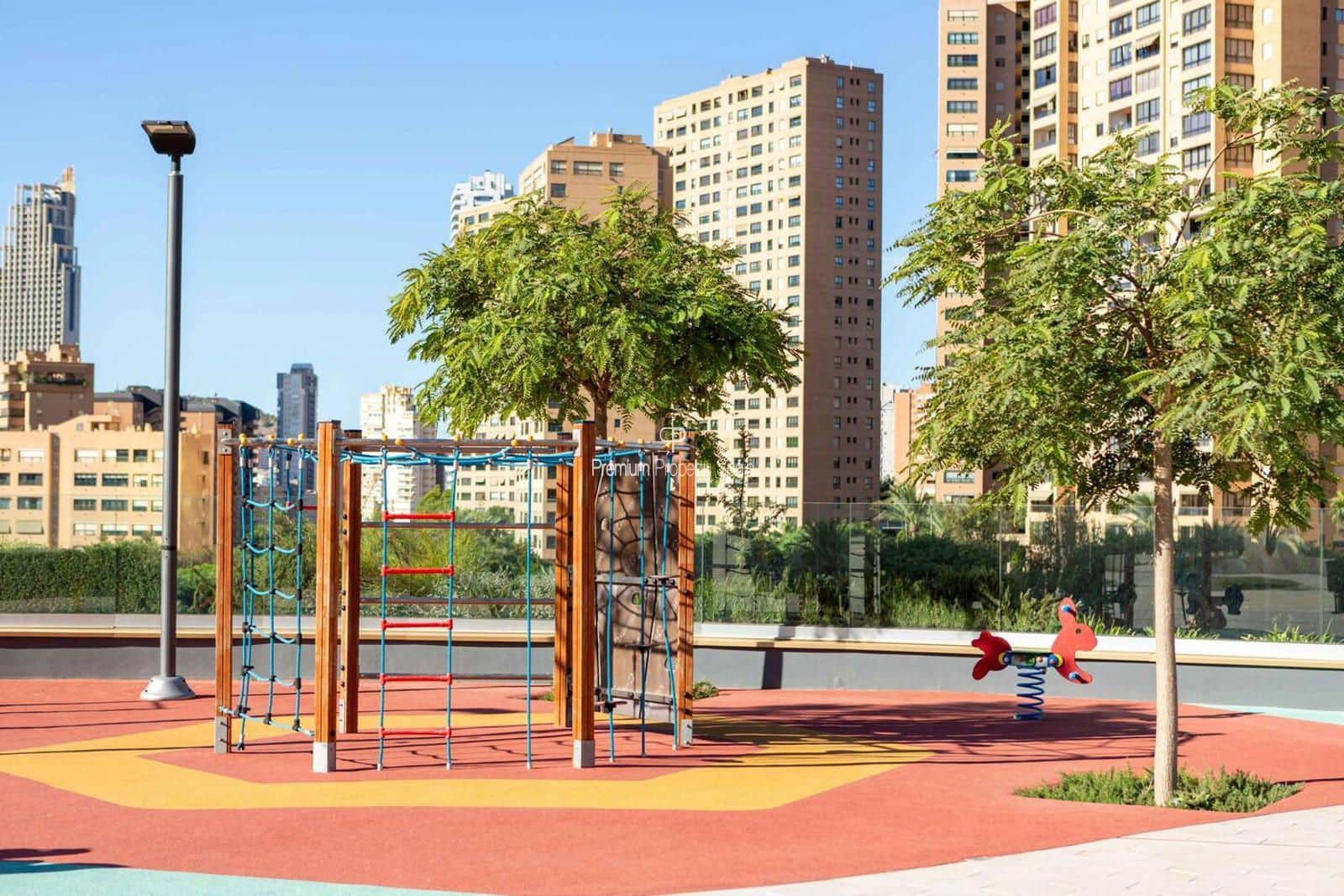 2 makuuhuone Asunto myytävänä paikassa Benidorm mukana uima-altaan 
autotalli - 513 000 € (Ref: 9394099)