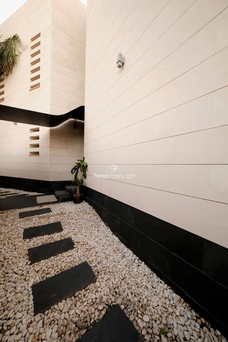 5 soverom Villa til salgs i Playa de San Juan med svømmebasseng garasje - € 1 299 000 (Ref: 9394105)