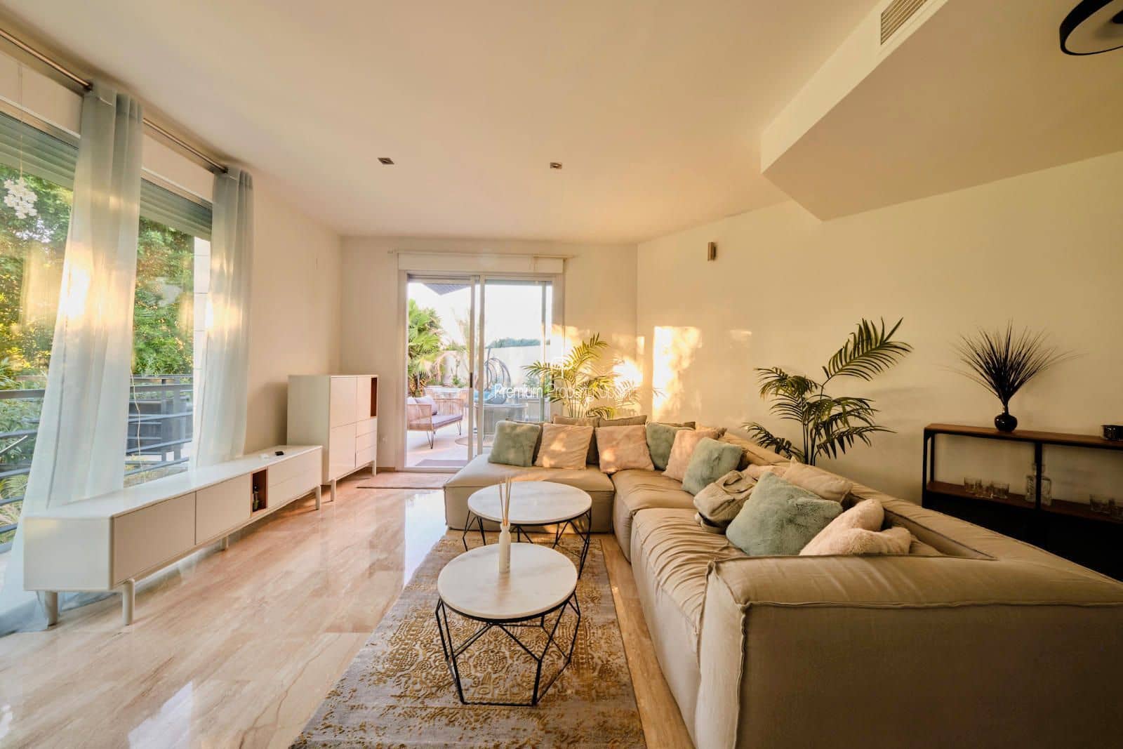 5 soverom Villa til salgs i Playa de San Juan med svømmebasseng garasje - € 1 299 000 (Ref: 9394105)