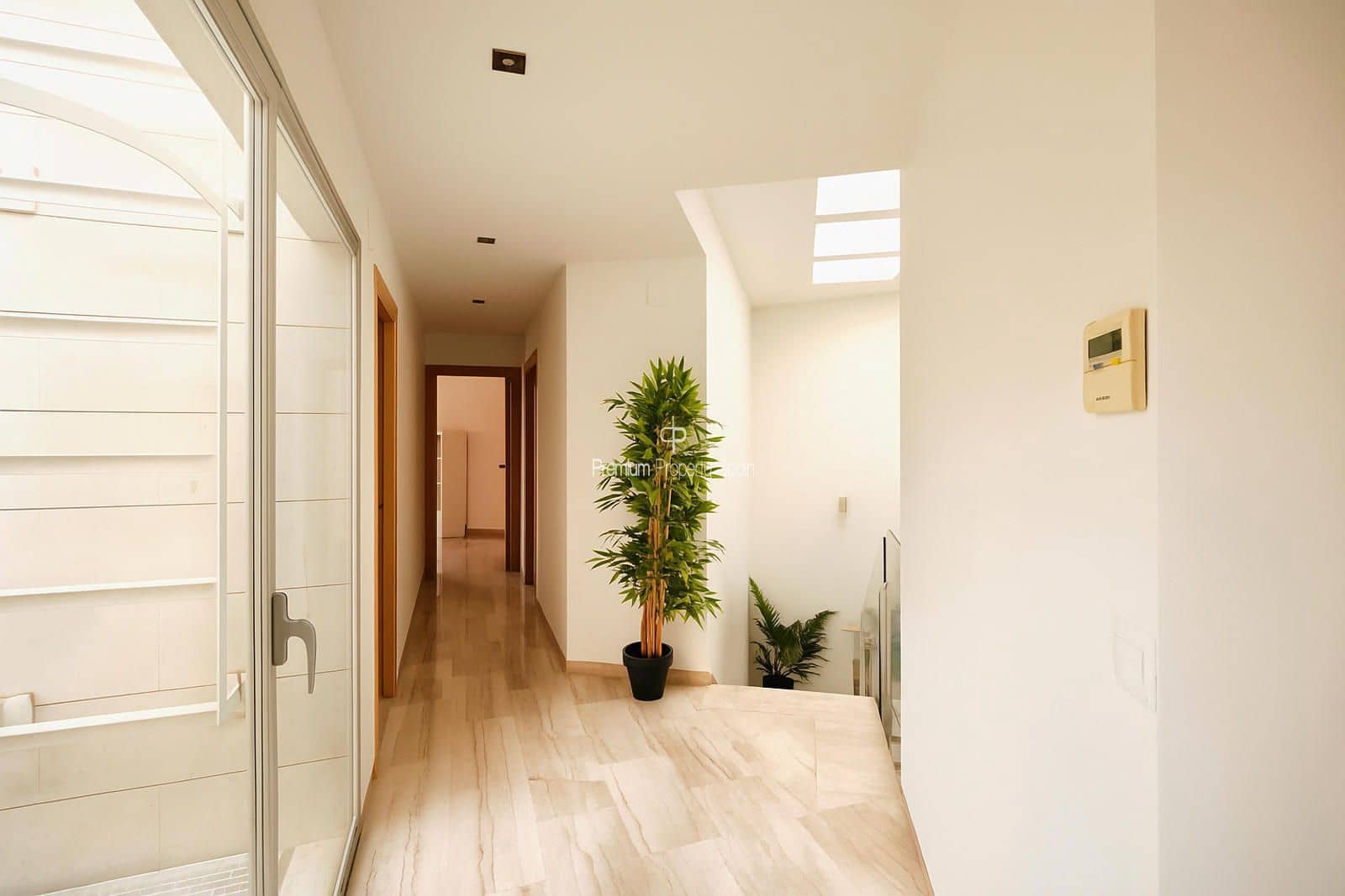 5 soverom Villa til salgs i Playa de San Juan med svømmebasseng garasje - € 1 299 000 (Ref: 9394105)