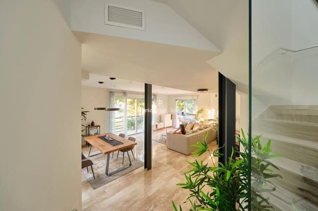 5 soverom Villa til salgs i Playa de San Juan, Alicante by med svømmebasseng garasje - € 1 299 000 (Ref: 9394105)