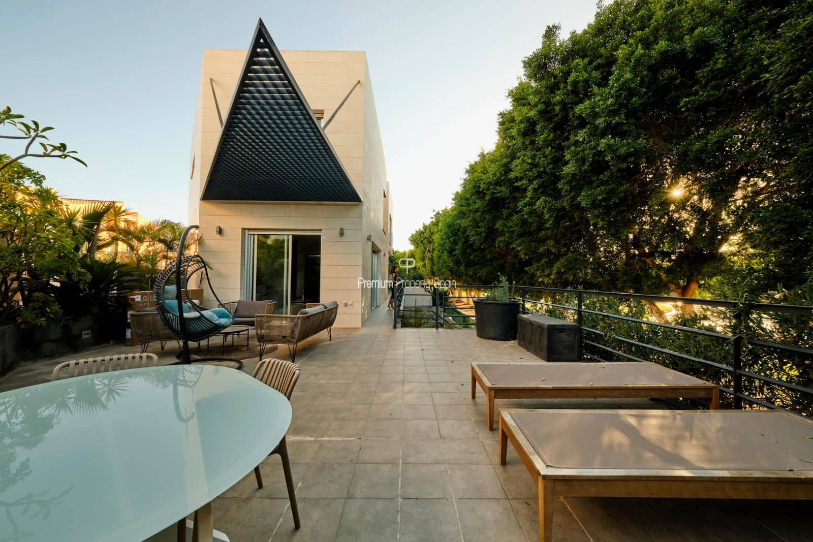 5 soverom Villa til salgs i Playa de San Juan med svømmebasseng garasje - € 1 299 000 (Ref: 9394105)