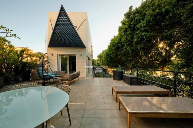 5 soverom Villa til salgs i Playa de San Juan, Alicante by med svømmebasseng garasje - € 1 299 000 (Ref: 9394105)