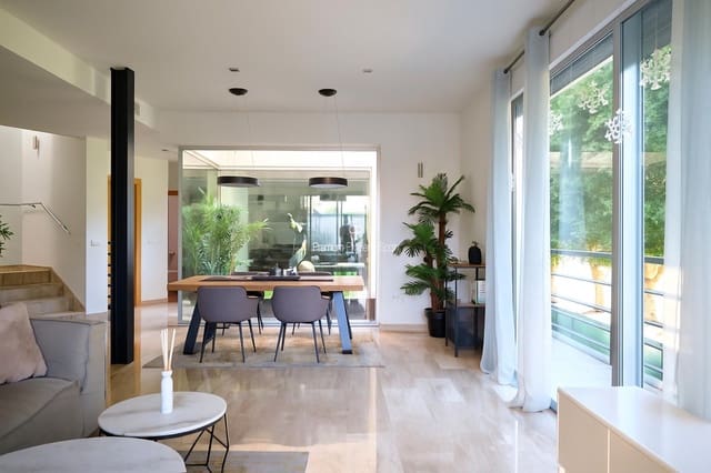 5 soverom Villa til salgs i Playa de San Juan, Alicante by med svømmebasseng garasje - € 1 299 000 (Ref: 9394105)