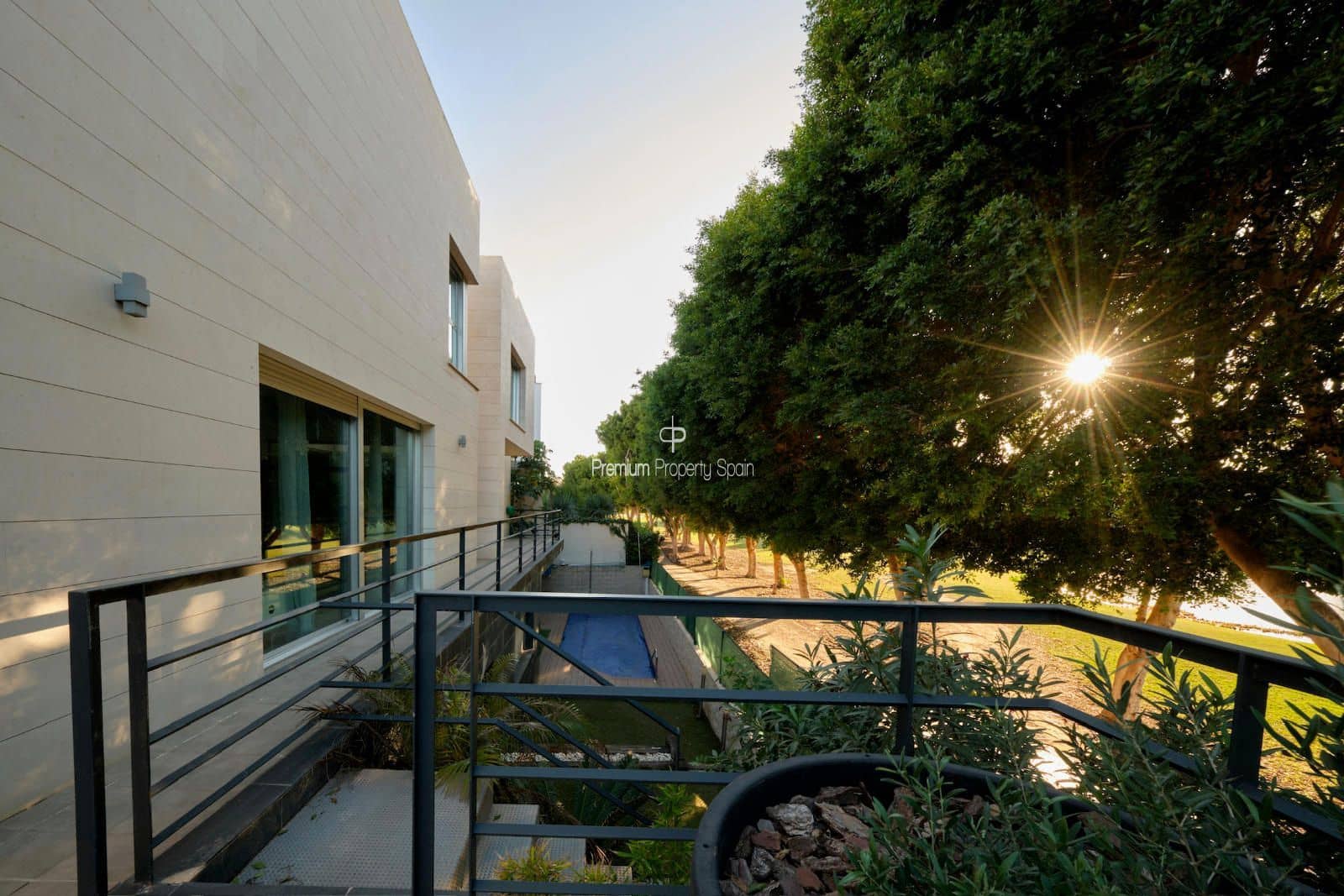 5 soverom Villa til salgs i Playa de San Juan med svømmebasseng garasje - € 1 299 000 (Ref: 9394105)