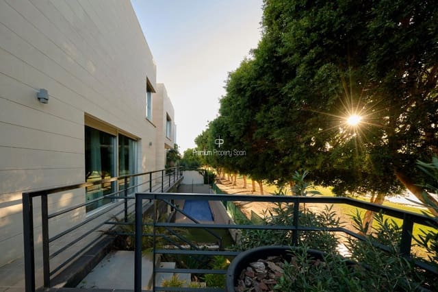 5 soverom Villa til salgs i Playa de San Juan, Alicante by med svømmebasseng garasje - € 1 299 000 (Ref: 9394105)