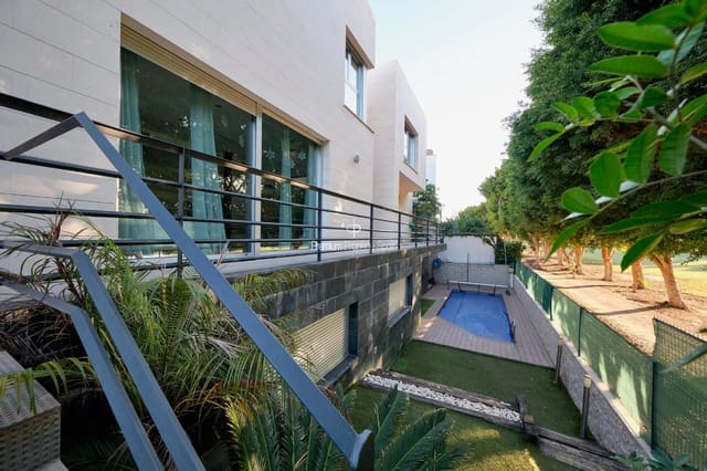 5 soverom Villa til salgs i Playa de San Juan, Alicante by med svømmebasseng garasje - € 1 299 000 (Ref: 9394105)