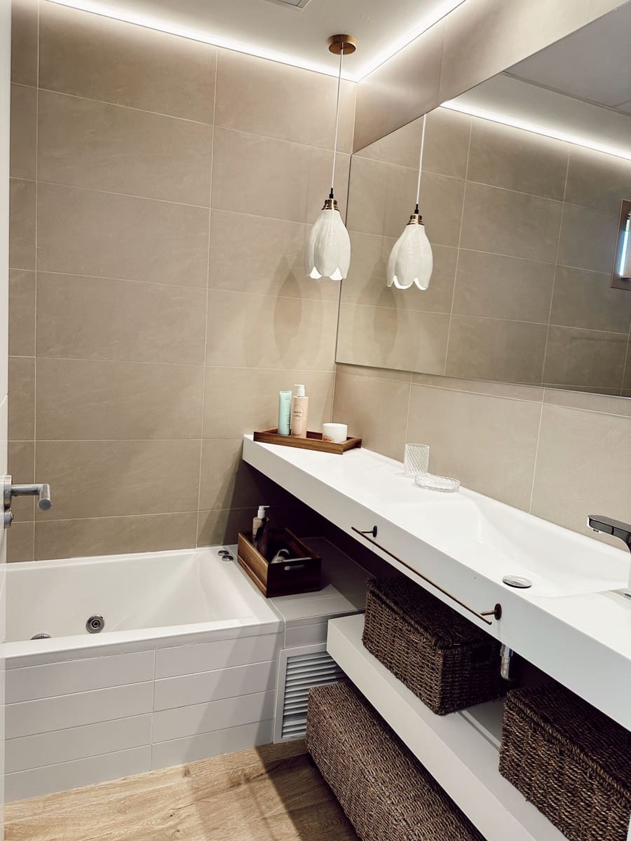 2 bedroom Apartment for sale in Benidorm with pool garage - € 764,000 (Ref: 9432695)