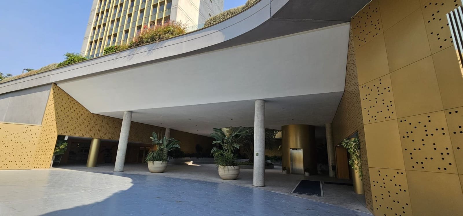 2 bedroom Apartment for sale in Benidorm with pool garage - € 764,000 (Ref: 9432695)