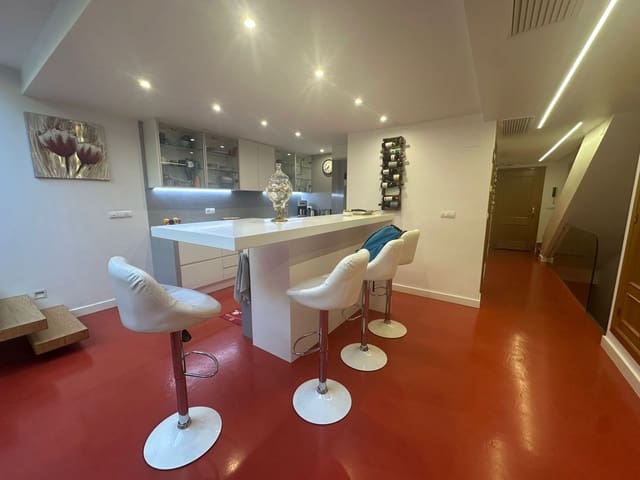 4 quarto Moradia Geminada para venda em Alicante cidade com piscina garagem - 650 000 € (Ref: 9535549)