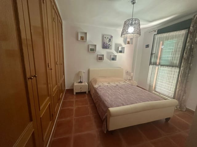 4 quarto Moradia Geminada para venda em Alicante cidade com piscina garagem - 650 000 € (Ref: 9535549)