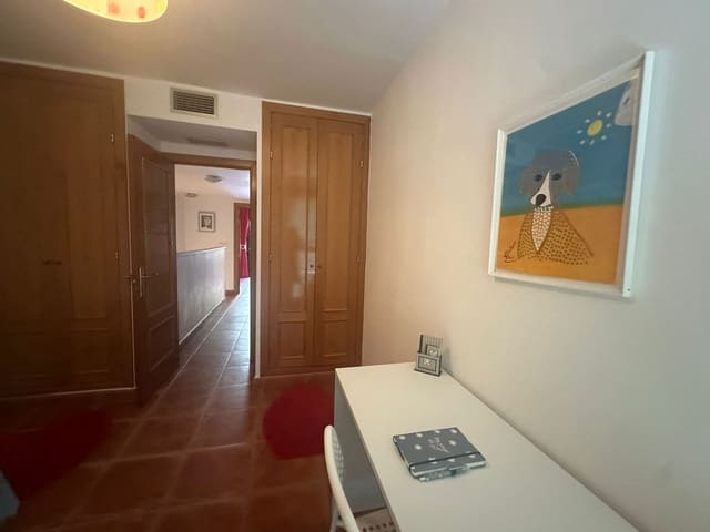 4 quarto Moradia Geminada para venda em Alicante cidade com piscina garagem - 650 000 € (Ref: 9535549)