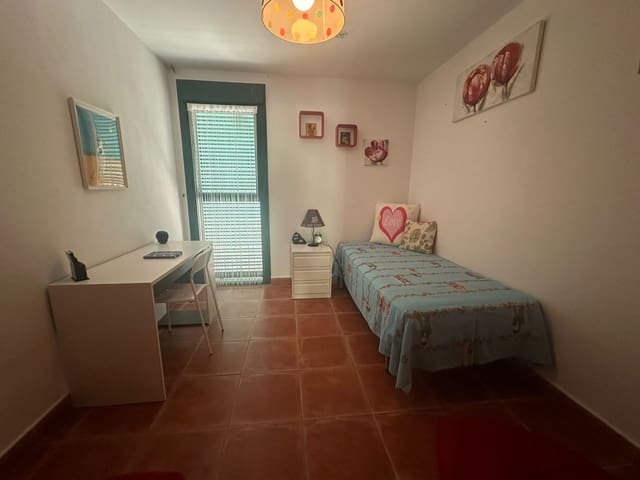 4 quarto Moradia Geminada para venda em Alicante cidade com piscina garagem - 650 000 € (Ref: 9535549)