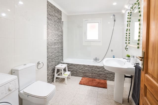 5 chambre Villa/Maison à vendre à Oliva Playa, Oliva avec garage - 370 000 € (Ref: 9880487)