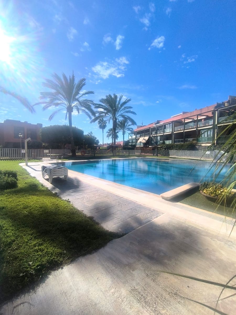 4 slaapkamer Rijtjeshuis te koop in Alicante stad met zwembad garage - € 599.000 (Ref: 9880522)