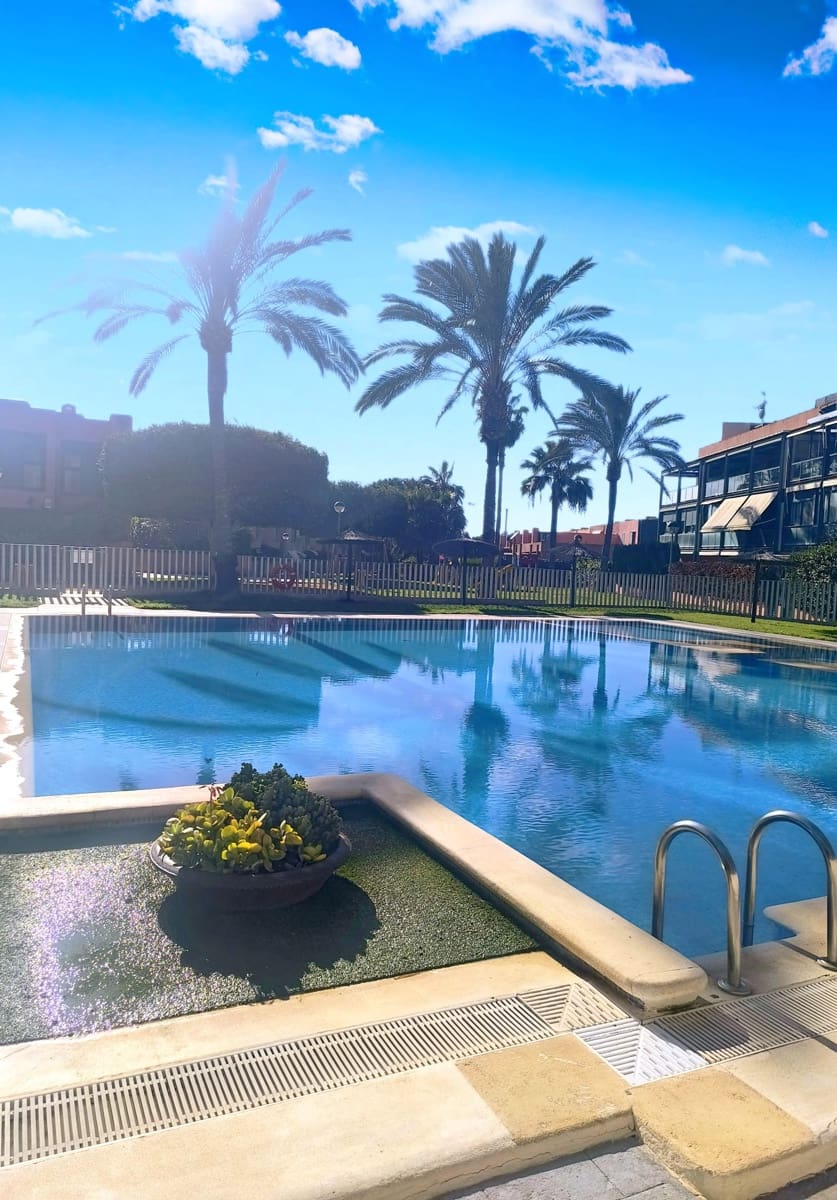 4 slaapkamer Rijtjeshuis te koop in Alicante stad met zwembad garage - € 599.000 (Ref: 9880522)