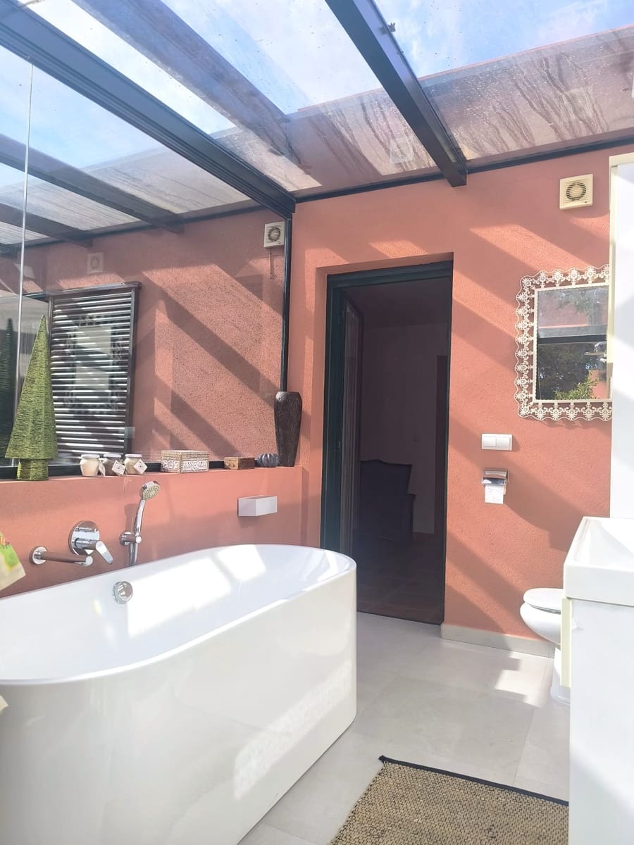 4 slaapkamer Rijtjeshuis te koop in Alicante stad met zwembad garage - € 599.000 (Ref: 9880522)