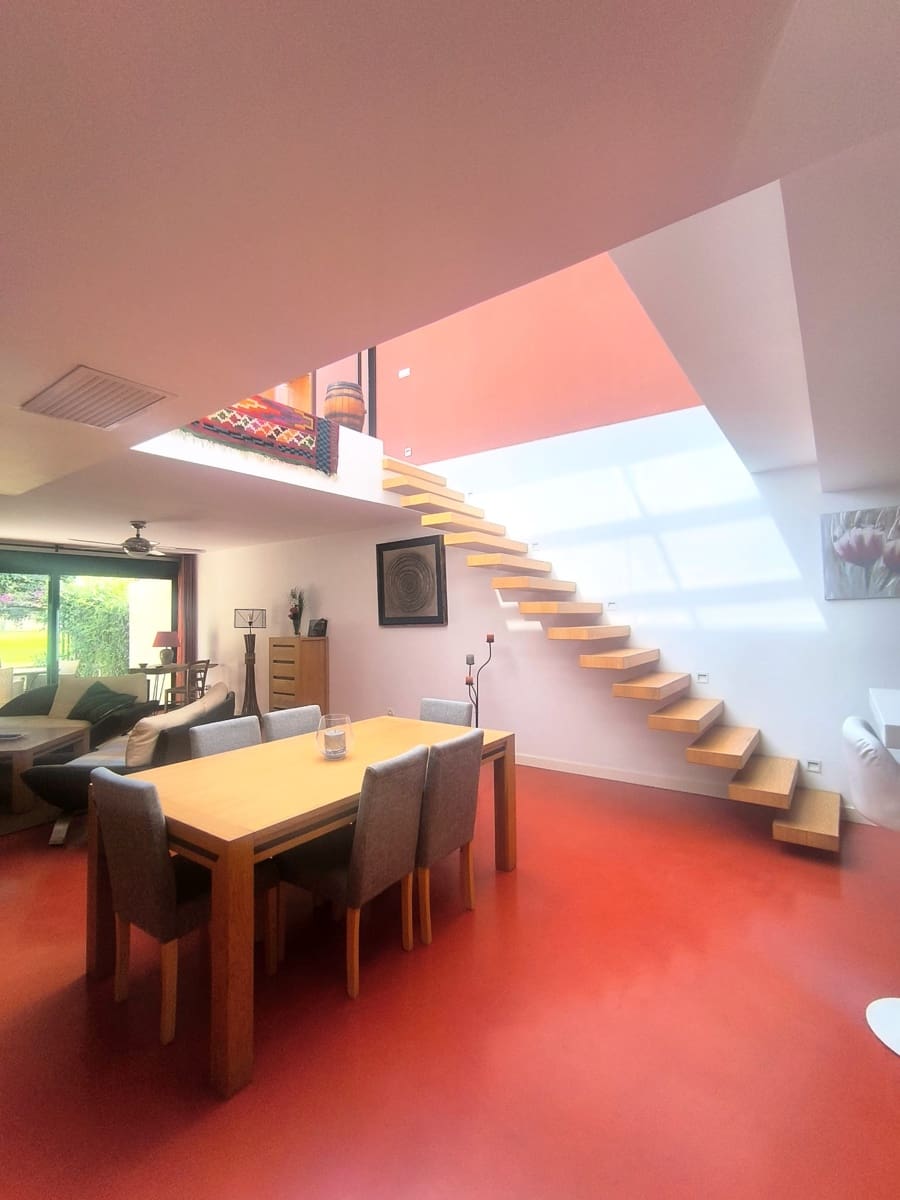 4 slaapkamer Rijtjeshuis te koop in Alicante stad met zwembad garage - € 599.000 (Ref: 9880522)