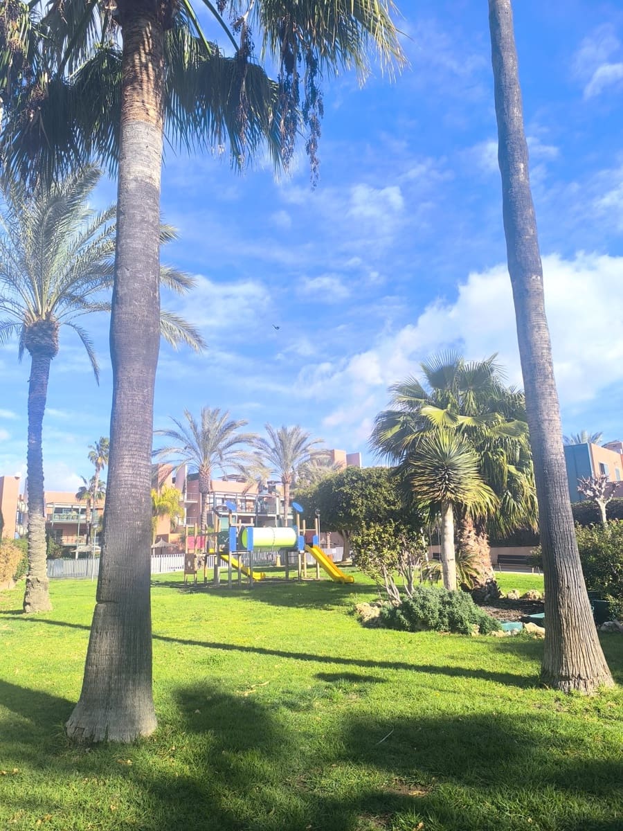 4 slaapkamer Rijtjeshuis te koop in Alicante stad met zwembad garage - € 599.000 (Ref: 9880522)
