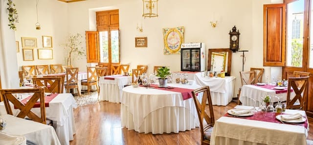 8 sypialnia Hotel na sprzedaż w Parcent z garażem - 950 000 € (Ref: 9889241)
