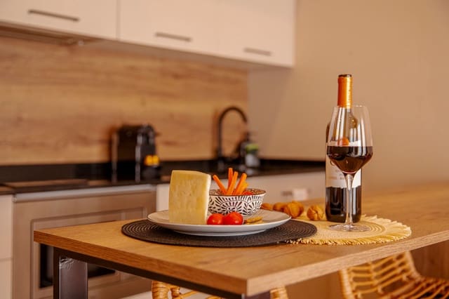 10 quarto Hotel para venda em Dénia - 935 000 € (Ref: 9890979)
