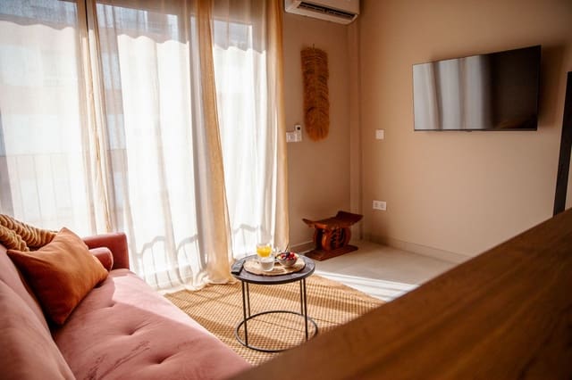 10 quarto Hotel para venda em Dénia - 935 000 € (Ref: 9890979)