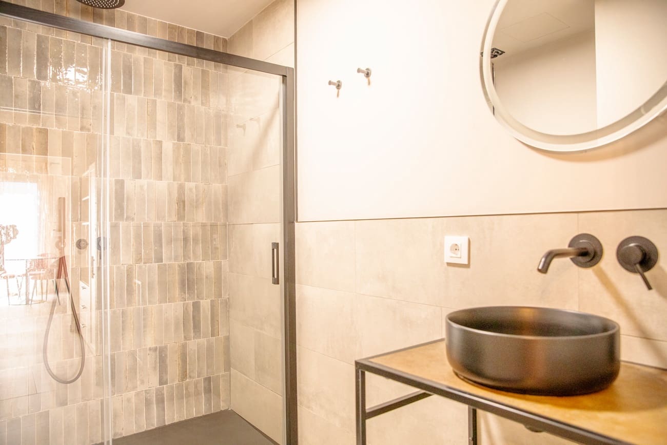 10 quarto Hotel para venda em Denia - 935 000 € (Ref: 9890979)