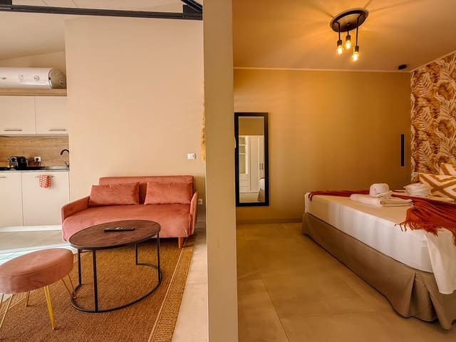 10 quarto Hotel para venda em Dénia - 935 000 € (Ref: 9890979)