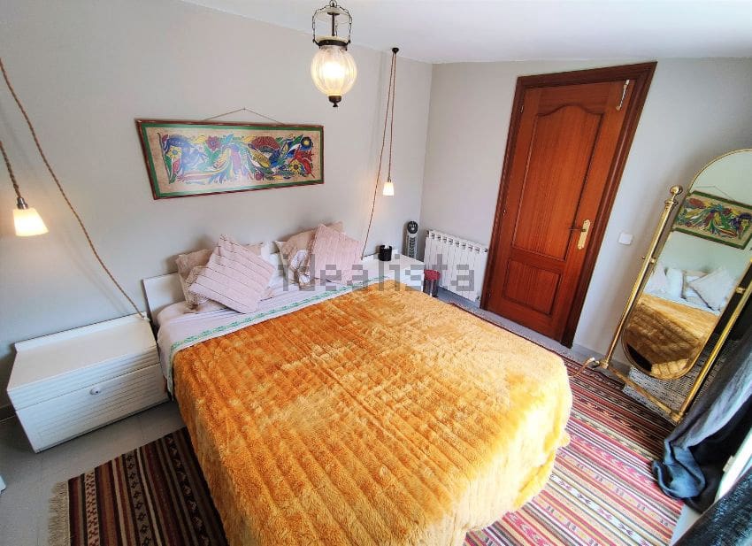 Chalet de 4 habitaciones en Mediona en venta con piscina - 700.000 € (Ref: 9479465)