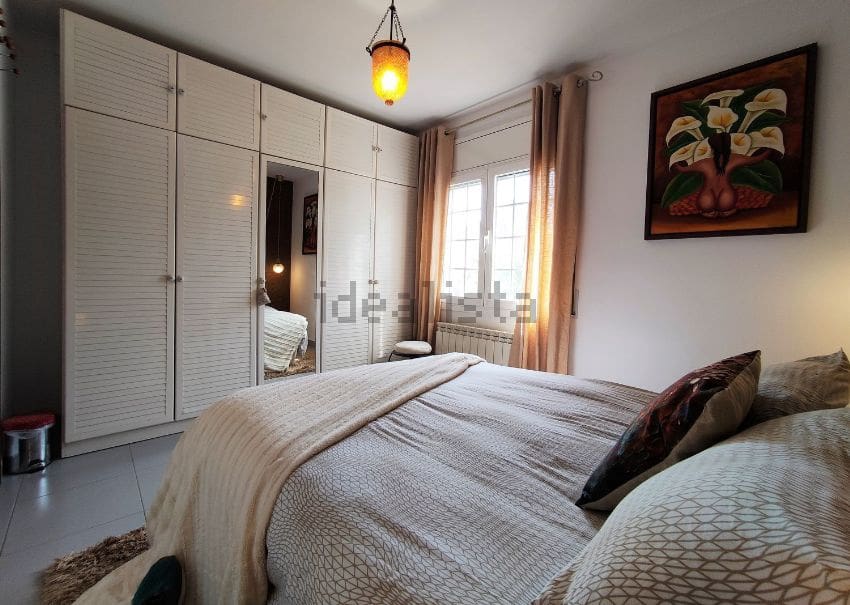 Chalet de 4 habitaciones en Mediona en venta con piscina - 700.000 € (Ref: 9479465)