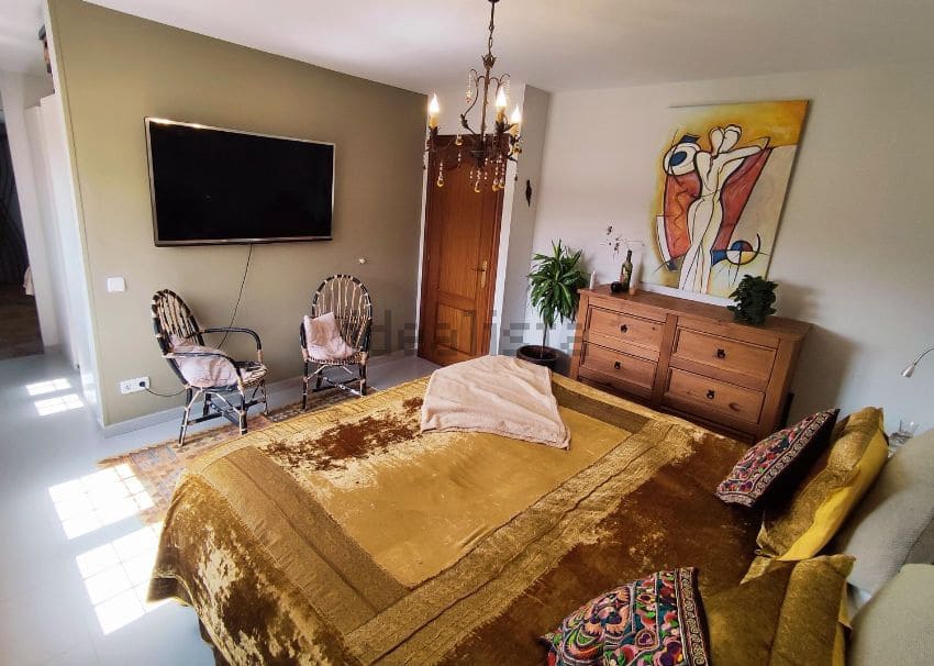 Chalet de 4 habitaciones en Mediona en venta con piscina - 700.000 € (Ref: 9479465)