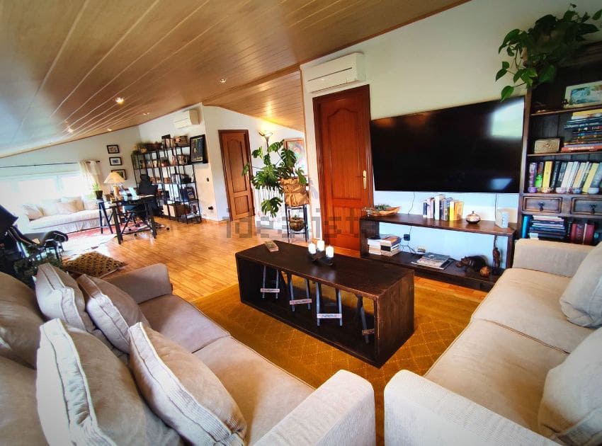 Chalet de 4 habitaciones en Mediona en venta con piscina - 700.000 € (Ref: 9479465)