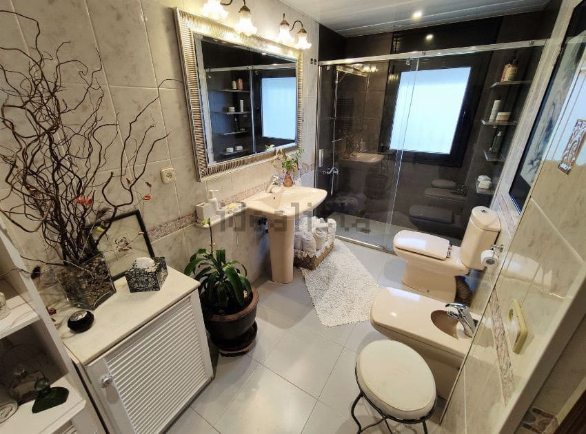 Chalet de 4 habitaciones en Mediona en venta con piscina - 700.000 € (Ref: 9479465)