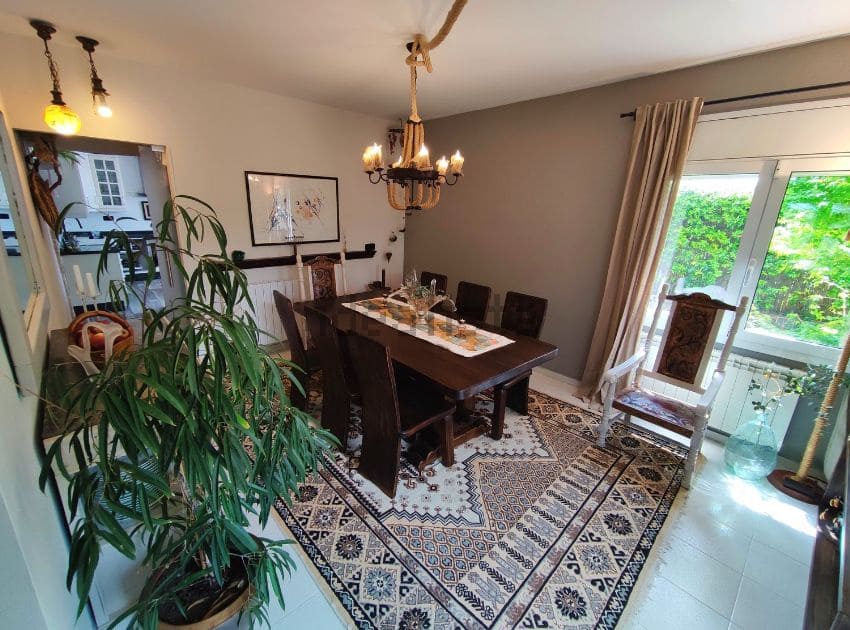 Chalet de 4 habitaciones en Mediona en venta con piscina - 700.000 € (Ref: 9479465)