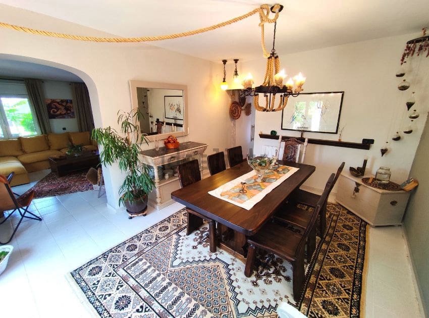 Chalet de 4 habitaciones en Mediona en venta con piscina - 700.000 € (Ref: 9479465)