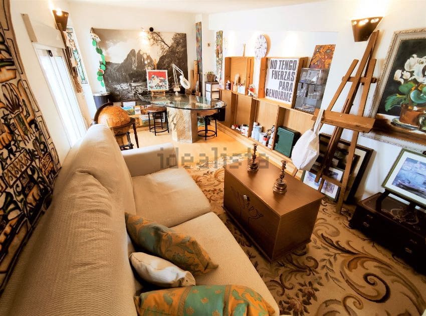 Chalet de 4 habitaciones en Mediona en venta con piscina - 700.000 € (Ref: 9479465)