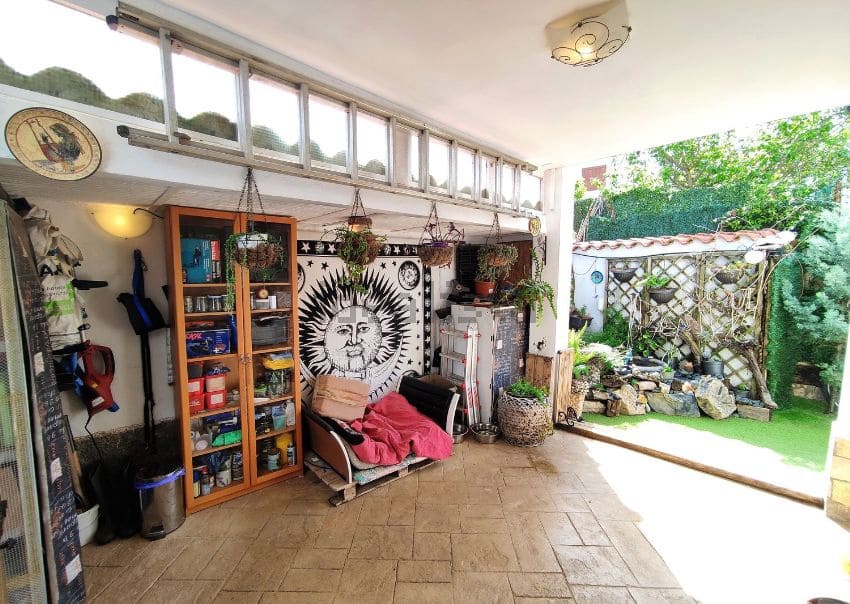 Chalet de 4 habitaciones en Mediona en venta con piscina - 700.000 € (Ref: 9479465)