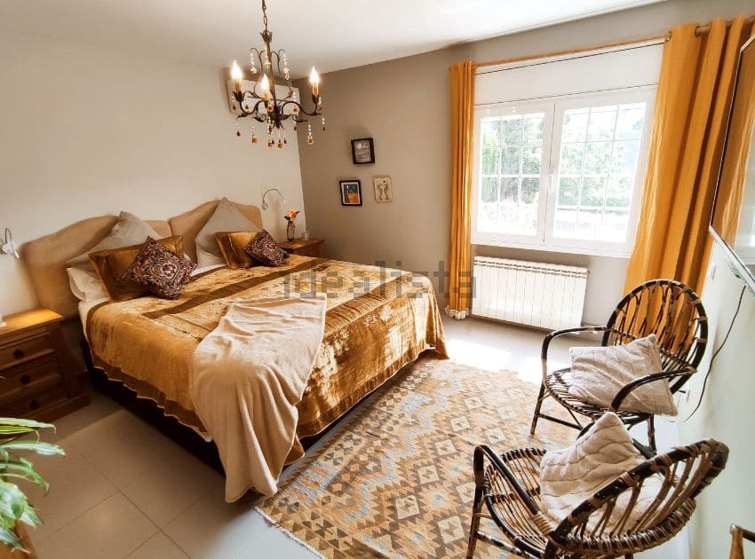 Chalet de 4 habitaciones en Mediona en venta con piscina - 700.000 € (Ref: 9479465)