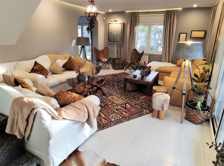 Chalet de 4 habitaciones en Mediona en venta con piscina - 700.000 € (Ref: 9479465)