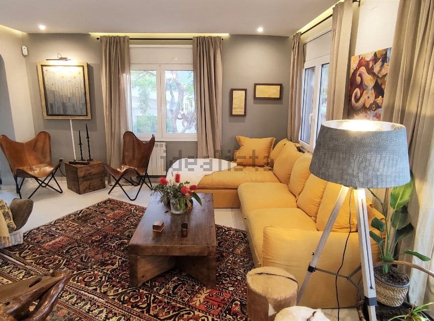 Chalet de 4 habitaciones en Mediona en venta con piscina - 700.000 € (Ref: 9479465)