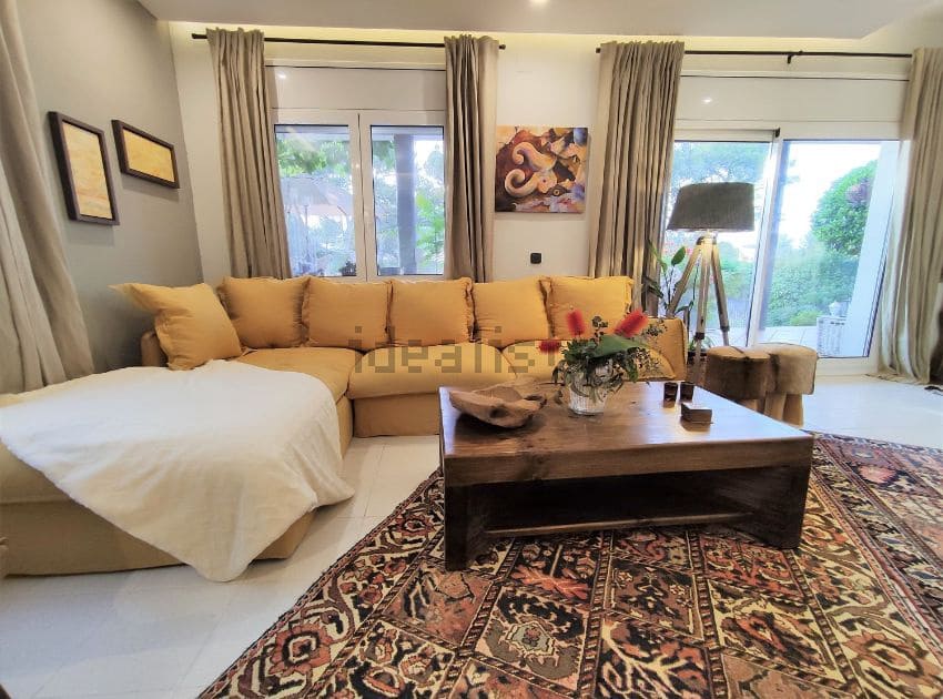 Chalet de 4 habitaciones en Mediona en venta con piscina - 700.000 € (Ref: 9479465)