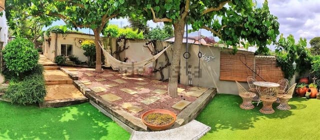 Chalet de 4 habitaciones en Mediona en venta con piscina - 700.000 € (Ref: 9479465)