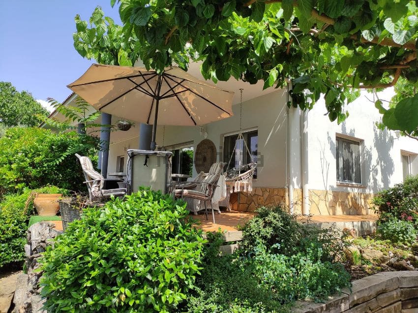 Chalet de 4 habitaciones en Mediona en venta con piscina - 700.000 € (Ref: 9479465)