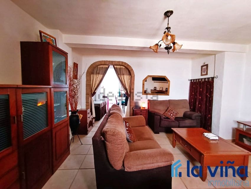 3 makuuhuone Paritalo myytävänä paikassa Badolatosa - 59 995 € (Ref: 9479466)