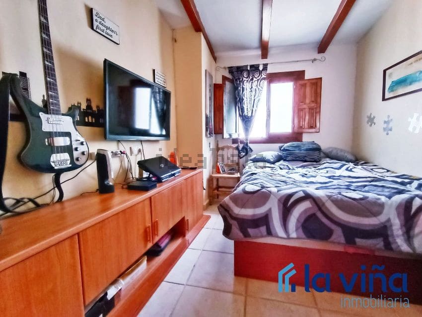 3 makuuhuone Paritalo myytävänä paikassa Badolatosa - 59 995 € (Ref: 9479466)