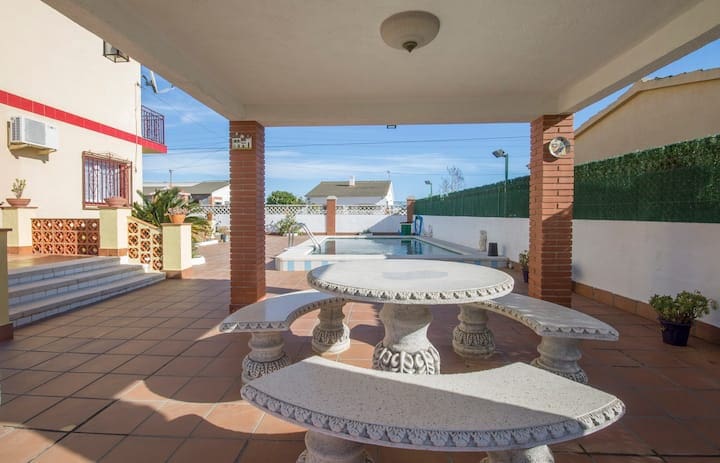 4 sovrum Villa till salu i La Bisbal del Penedes med pool - 295 000 € (Ref: 9479467)