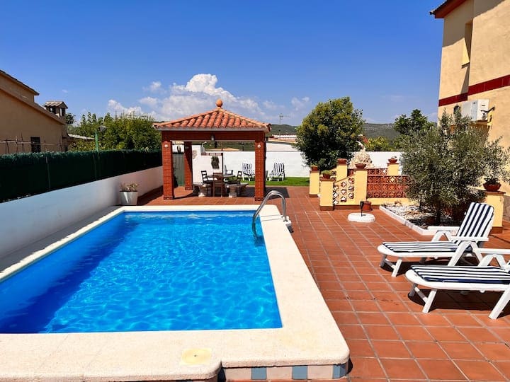 4 sovrum Villa till salu i La Bisbal del Penedes med pool - 295 000 € (Ref: 9479467)