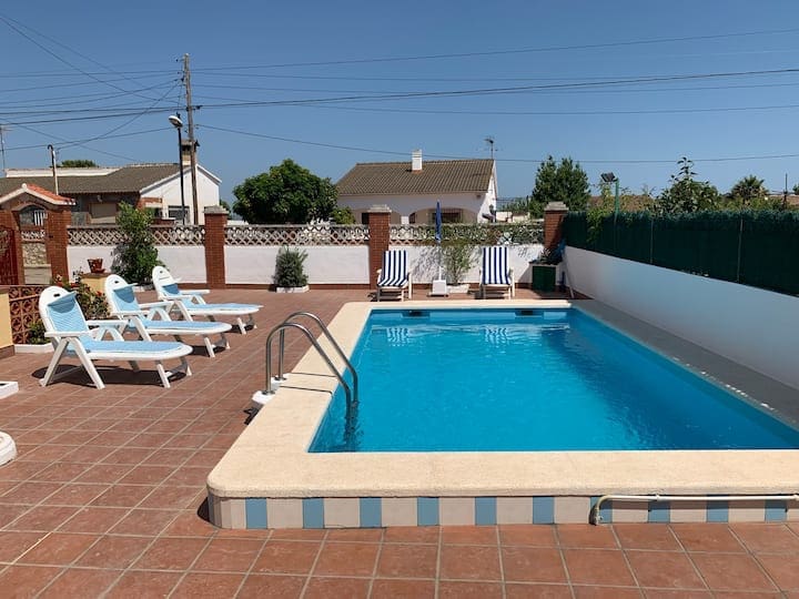 4 sovrum Villa till salu i La Bisbal del Penedes med pool - 295 000 € (Ref: 9479467)